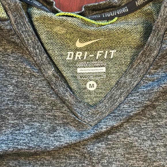 Men’s Nike dri fit men’s medium tee - Picture 2 of 3